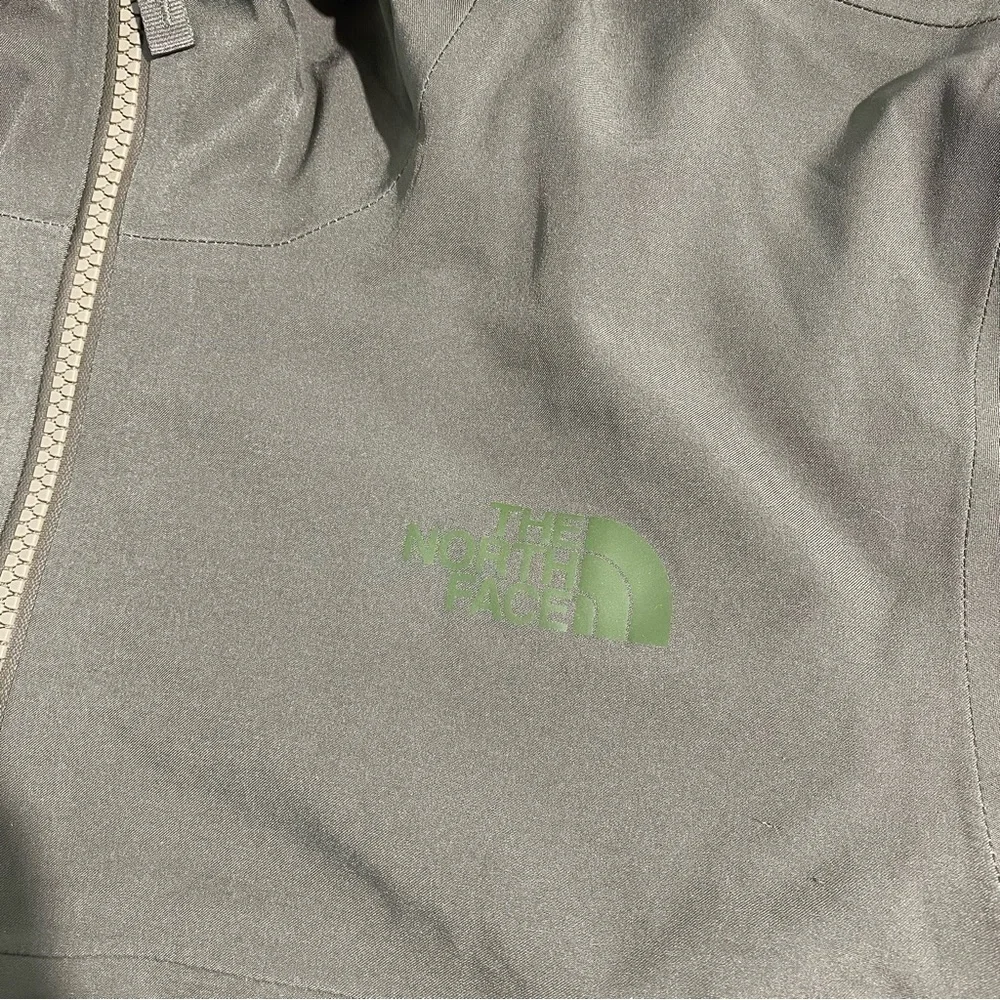 The North Face Men’s Dryzzle Futurelight Jacket Green Size S